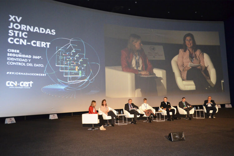 Mesa redonda del Foro Nacional de Ciberseguridad en las XV Jornadas STIC.