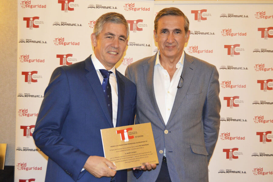 Javier Candau: Trofeos a la Trayectoria Profesional en Seguridad TIC.