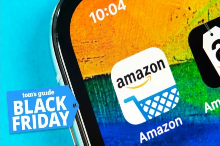 Esquina superior izquierda de un teléfono móvil que muestra sobre fondo naranja y verde el logo de Amazon