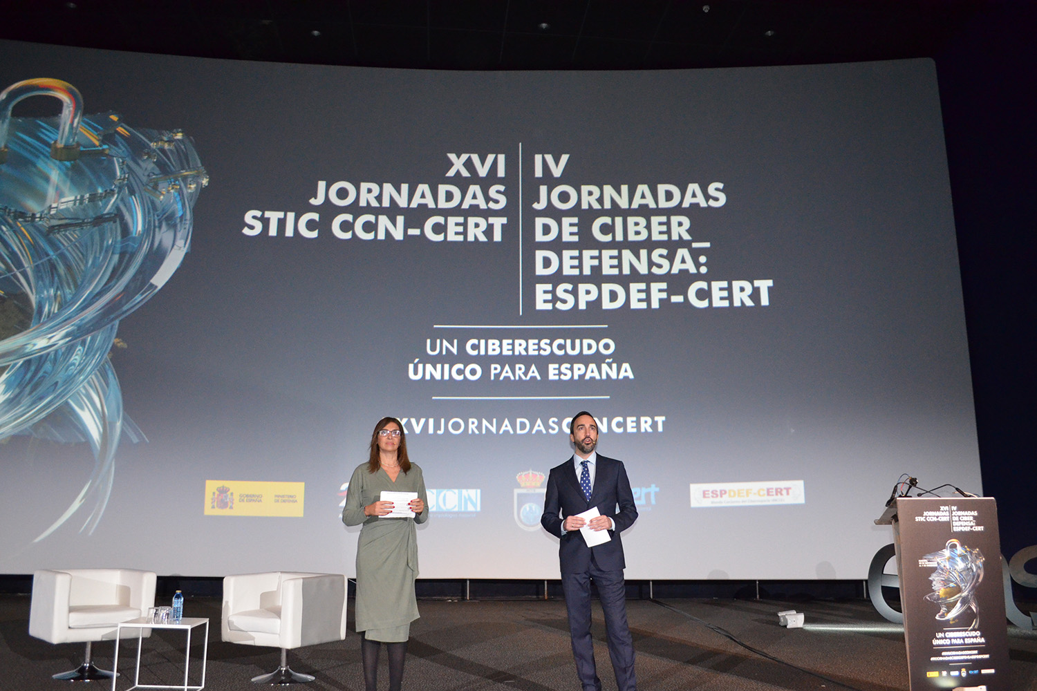 Yolanda Duro y Enrique González en las XVI Jornadas STIC CCN-CERT