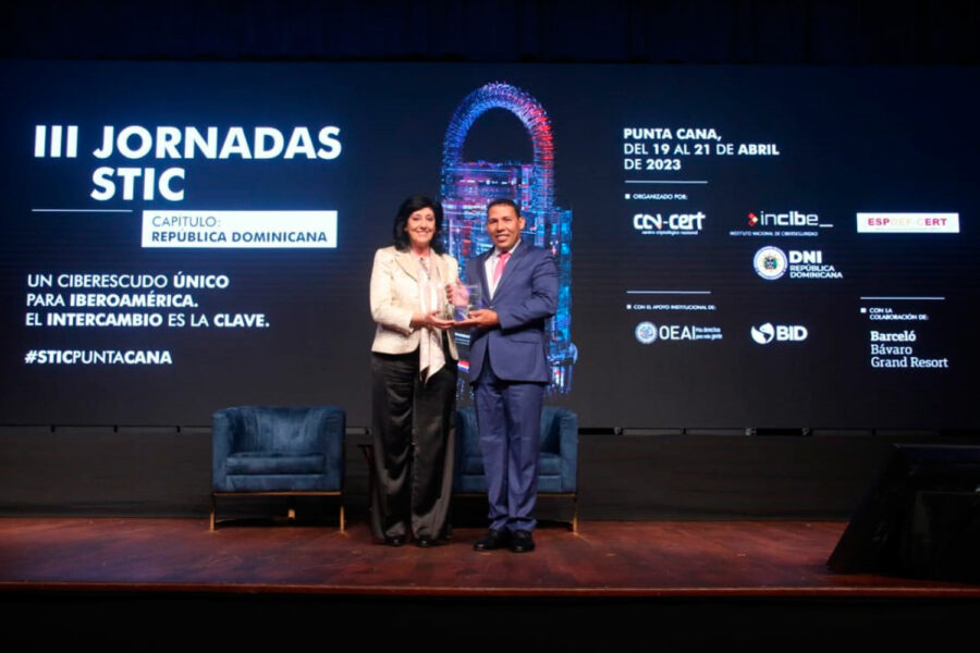 Esperanza Casteleiro, directora del Centro Nacional de Inteligencia (CNI) de España, y Luis Soto, director del Departamento Nacional de Investigaciones (DNI) de la República Dominicana.