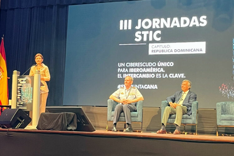 Raquel Peña, vicepresidenta de República Dominicana, se dirige a los asistentes de las III Jornadas STIC.