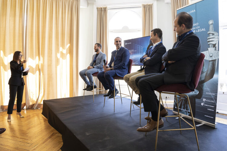 Mesa redonda del evento “La seguridad de la información en el sector legal”.