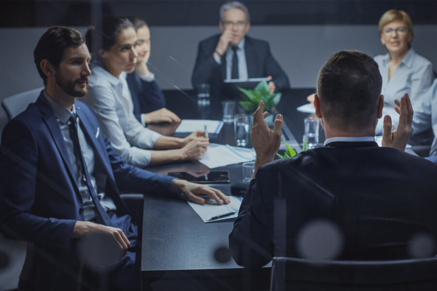 Reunión de directivos. Código Buen Gobierno Ciberseguridad.