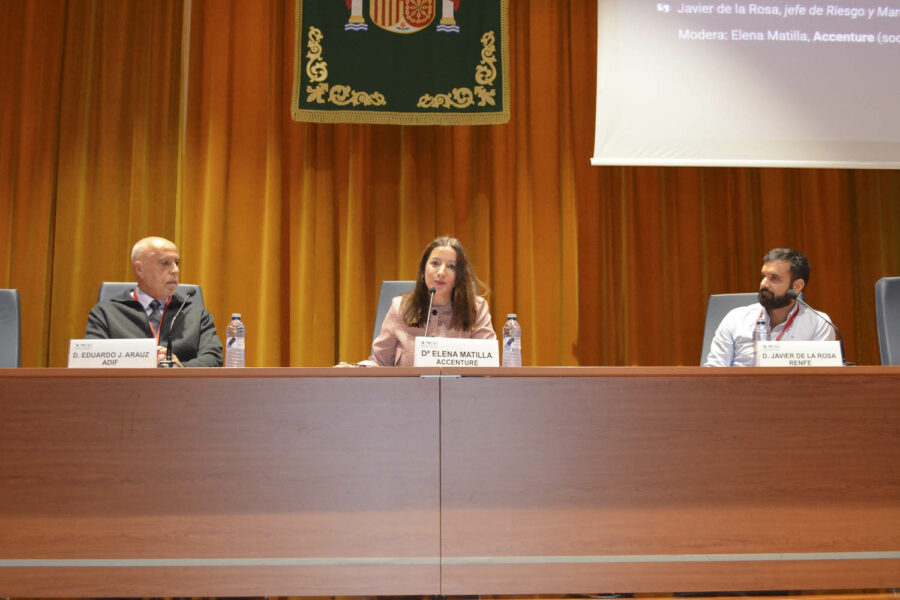 Eduardo J. Arauz (ADIF), Elena Matilla (Accenture) y Javier de la Rosa (Renfe).