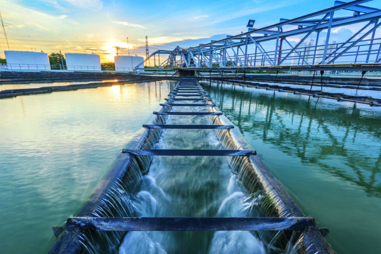 servicios esenciales del sector del agua.