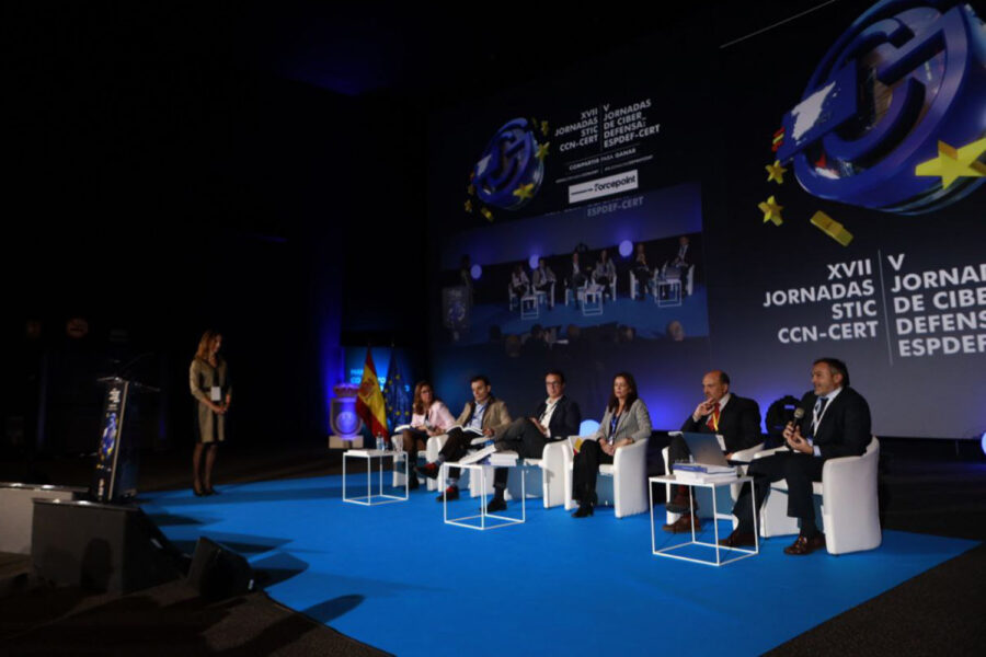 Mesa Foro Nacional de Ciberseguridad_XVII Jornadas STIC CCN-CERT y V Jornadas de Ciberdefensa