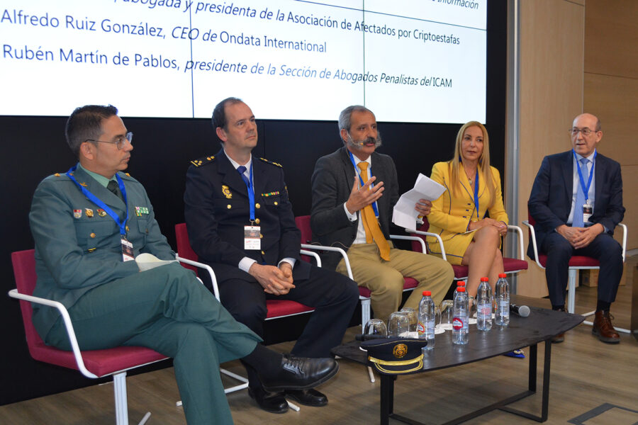 I Jornada Ciberlegal: mesa redonda ciberdelitos en España.