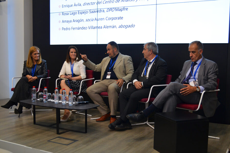 I Jornada Ciberlegal: mesa redonda de protección de datos y sector legal.