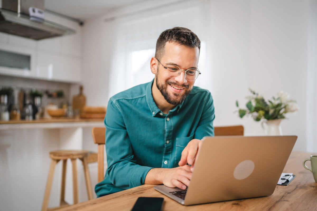 Teletrabajo con ordenador, ciberseguridad