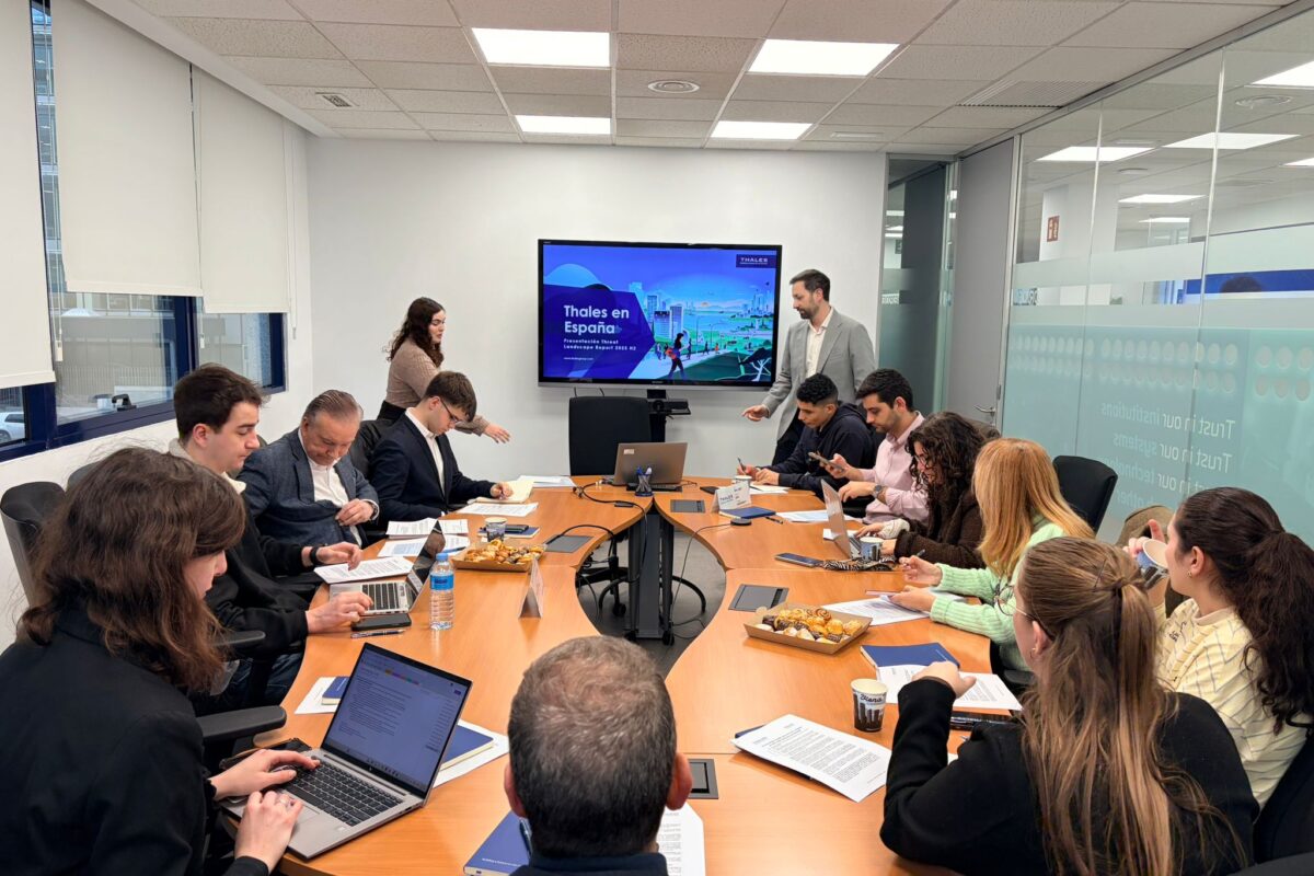 Rueda de prensa en Thales