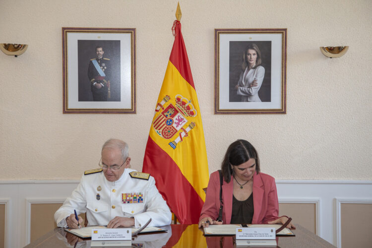 Firma convenio JEMAD y Casa Real